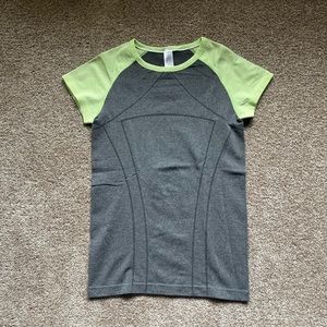 Ivivva Size 12 Short Sleeve Gray & Green Fly Tech